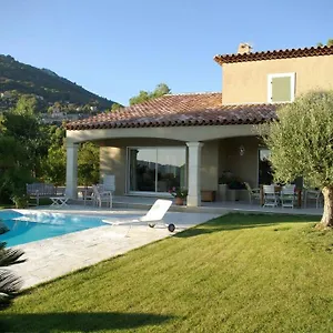 https://villa-et-piscine-au-jardin-typique-mditerranen.fr-provencehotel.com